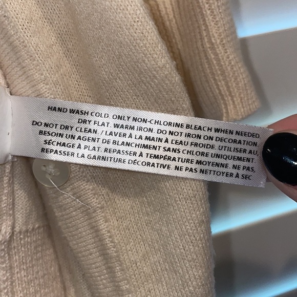 Old Navy Cream Sweater, Size Medium - Picture 9 of 9